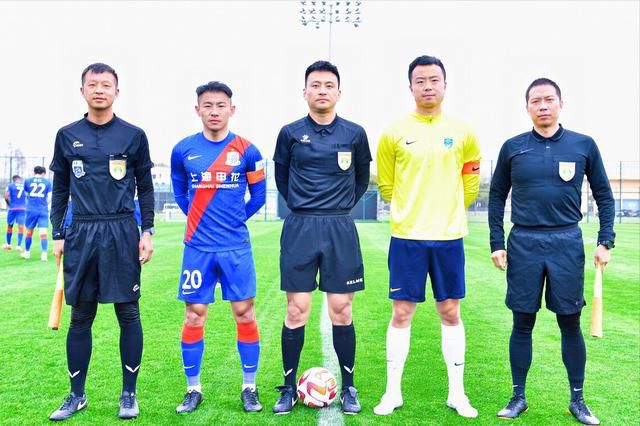 秘书双腿打开揉弄高潮