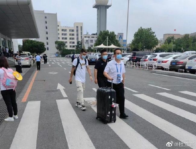 拥有完美身材的小姐